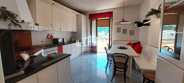 Appartamento con 8 locali in vendita in Londa