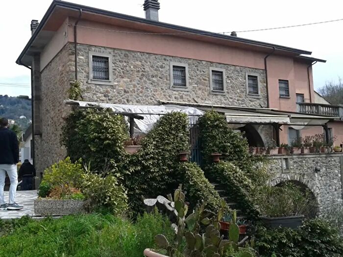 Casa con 5 locali in vendita in Localita Rizzola, Bolano