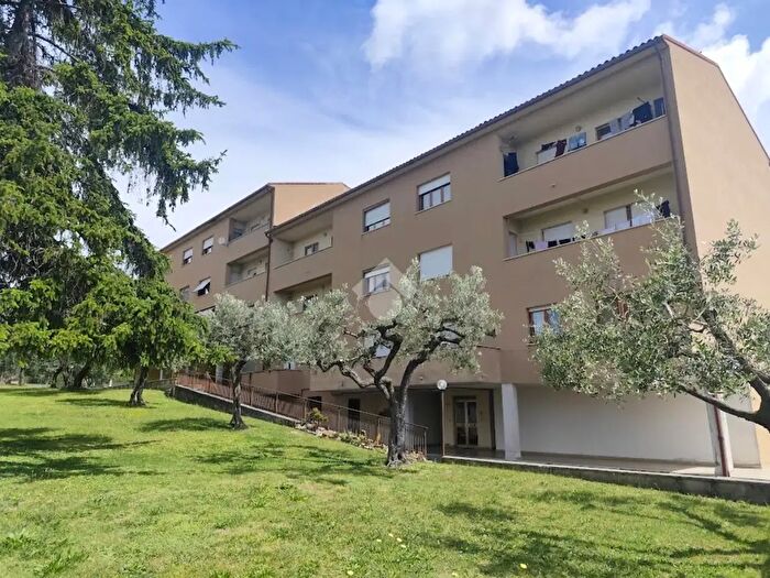 Appartamento quadrilocale in vendita in Via Giacomo Leopardi, Montefalco