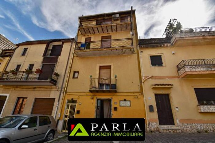 Appartamento con 6 locali in vendita in Piazza Macaluso, Canicatti