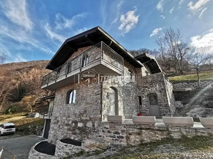 Casa quadrilocale in vendita in Via Cavallotti Bis, Schignano