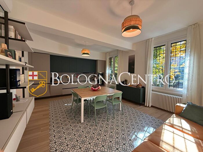 Appartamento con 7 locali in vendita in Via Ernesto Masi, Bologna