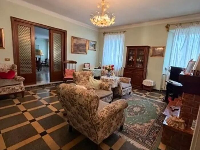 Appartamento con 8 locali in vendita in delle Muretta, Camaiore