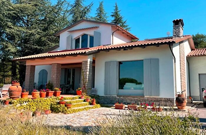 Casa trilocale in vendita in Via dei Pini, Tuoro Sul Trasimeno