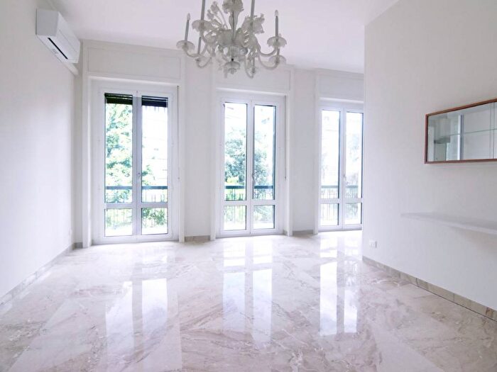 Appartamento quadrilocale in affitto in Via San Vincenzo, Corso Genova, Milano