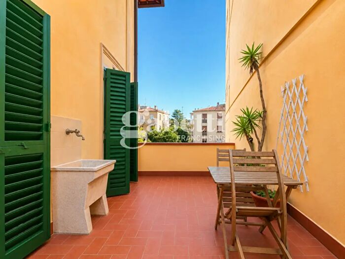 Appartamento con 6 locali in vendita in Via Terenzio Mamiani, Firenze