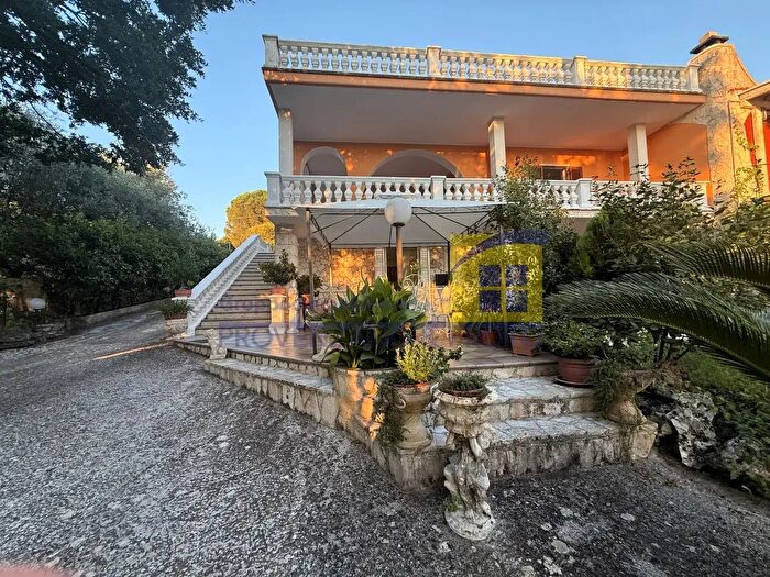 Casa con 6 locali in vendita in Contrada Arsilio, Fasano
