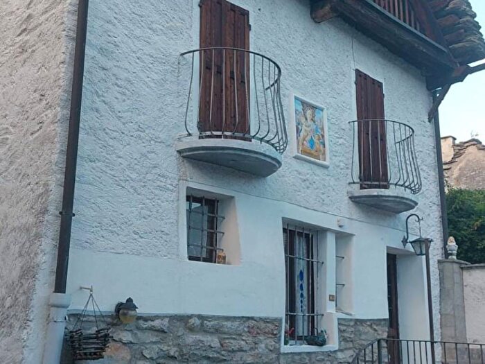 Appartamento trilocale in affitto in Centro, Craveggia