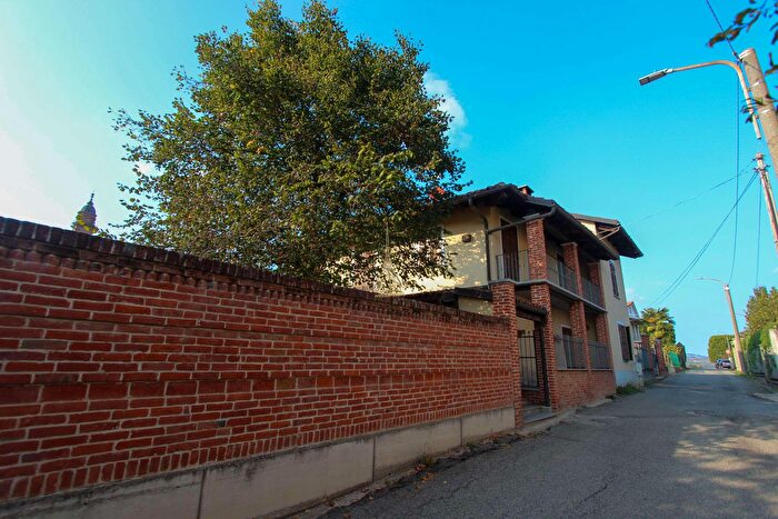 Casa con 10 locali in vendita in Via Valentino, Buttigliera DAsti
