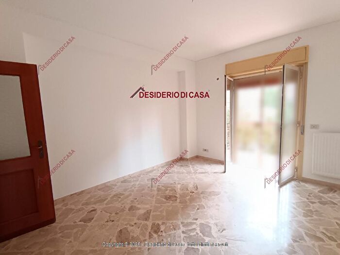 Appartamento trilocale in vendita in Via Messina Marine Palermo Pa Italia, Palermo