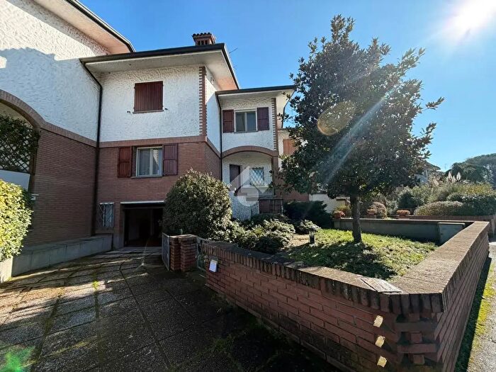 Casa con 8 locali in vendita in Via della Repubblica, Russi