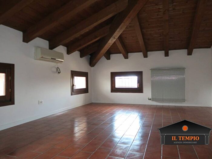 Appartamento quadrilocale in affitto in Strada Marosticana, Laghetto, Vicenza