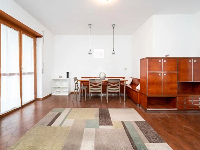 Appartamento trilocale in vendita in Via Broni, Milano