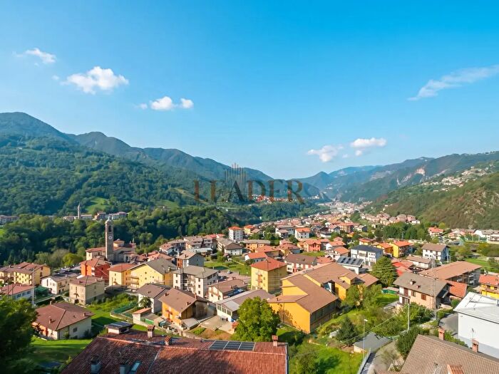 Appartamento trilocale in vendita in Via Ripa, Zogno