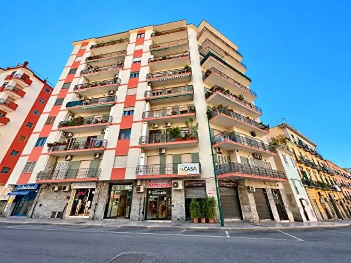 Appartamento trilocale in vendita in Via Adolfo Omodeo, Napoli