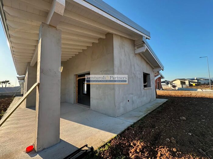 Casa con 5 locali in vendita in Viale Roma, Lonato