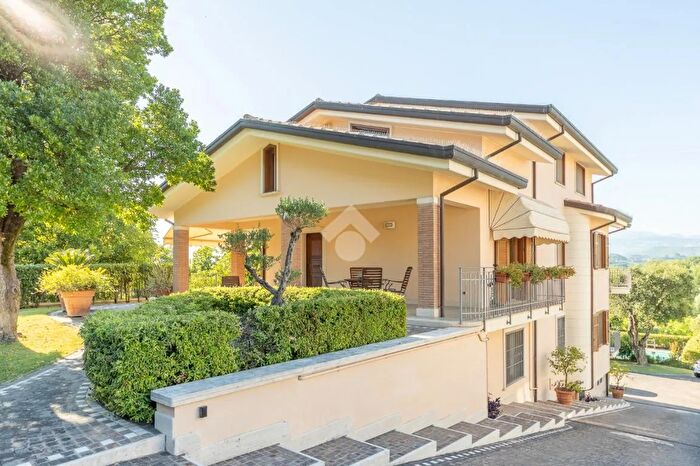 Casa con 15 locali in vendita in Via Meringo Alto, Ripi