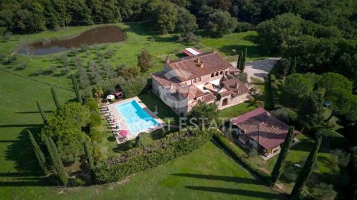 Casa con 6 locali in vendita in Via Fratelli Rosselli, Rapolano Terme