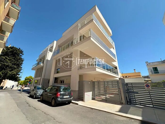 Appartamento trilocale in vendita in Via Orazio Flacco, Valenzano