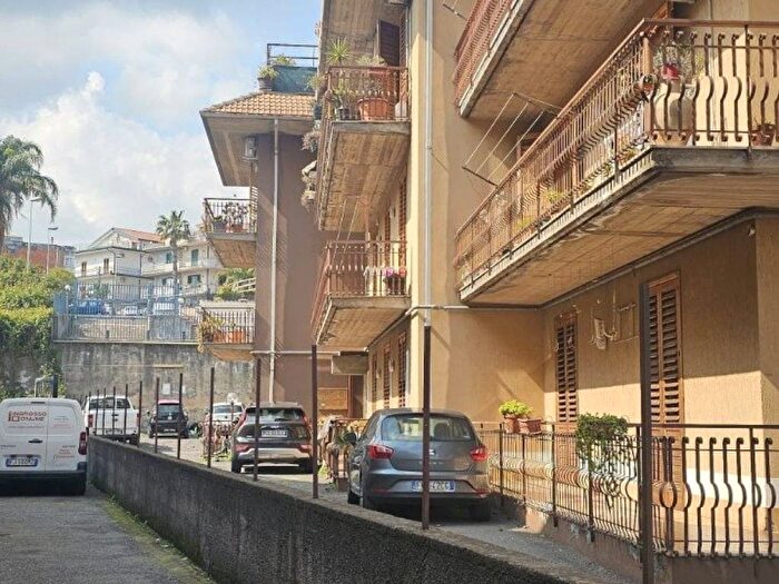Appartamento trilocale in affitto in Via Aldo Moro, Centro, Aci Sant'Antonio