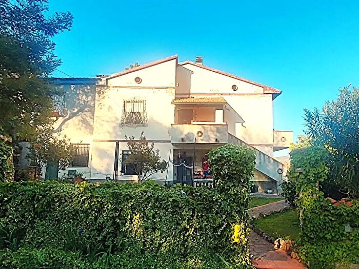 Casa con 20 locali in vendita in Bibbona