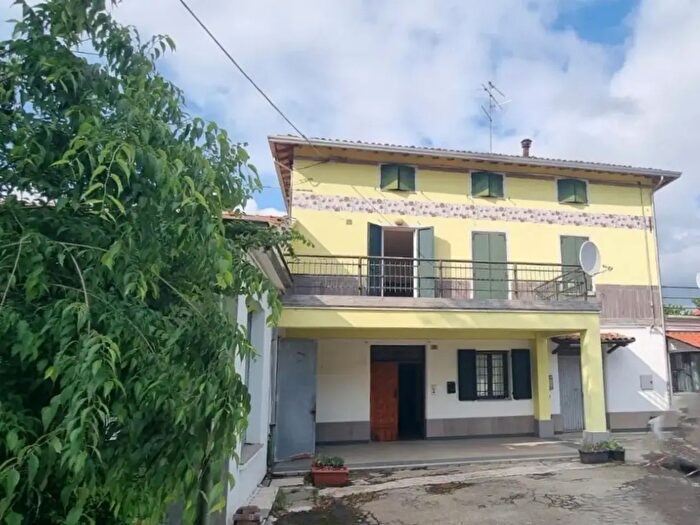 Appartamento con 9 locali in affitto in Via Fornace, San Martino In Rio