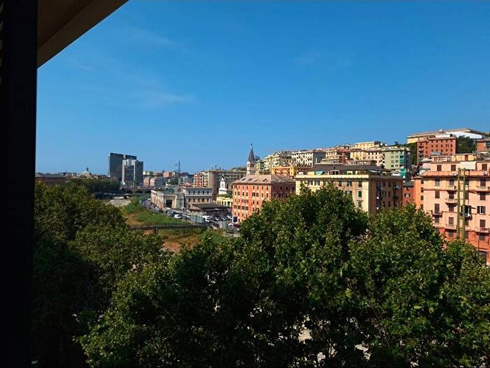 Appartamento con 5 locali in affitto in Corso Galliera, Marassi, Genova