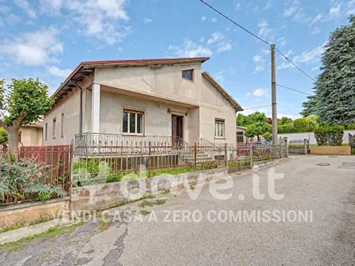 Casa con 6 locali in vendita in Via Cavriana, Solferino