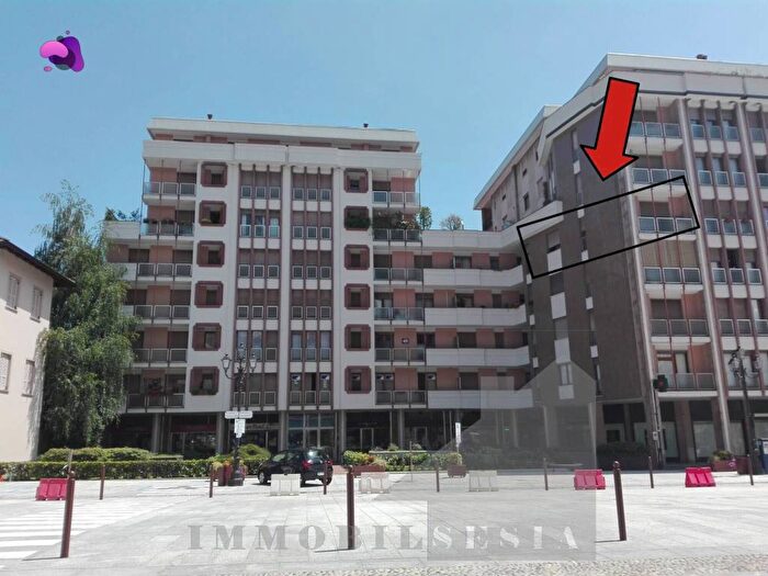Appartamento trilocale in affitto in PIAZZA MAZZINI, Centro, Borgosesia