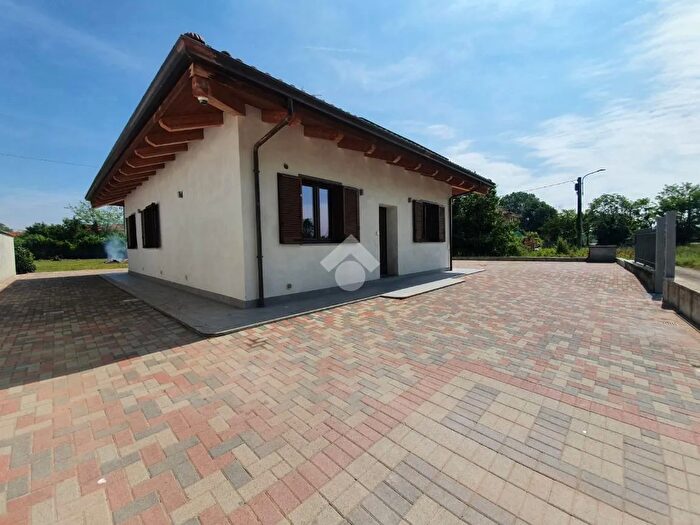 Casa quadrilocale in vendita in Via Leinì, San Francesco Al Campo