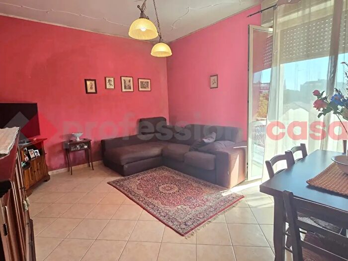 Appartamento con 5 locali in vendita in Via Barozzi, Modena