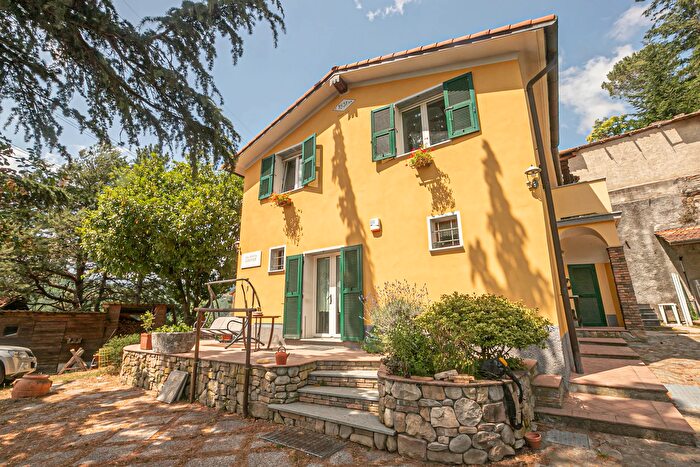 Casa con 8 locali in vendita in Via Privata Scanduè, Serra Ricco