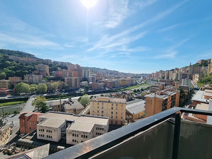 Appartamento con 5 locali in vendita in Via Davide Menini, Genova