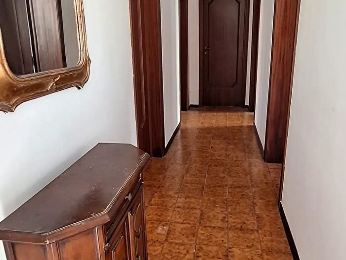 Appartamento trilocale in vendita in Via Jesi, Ancona