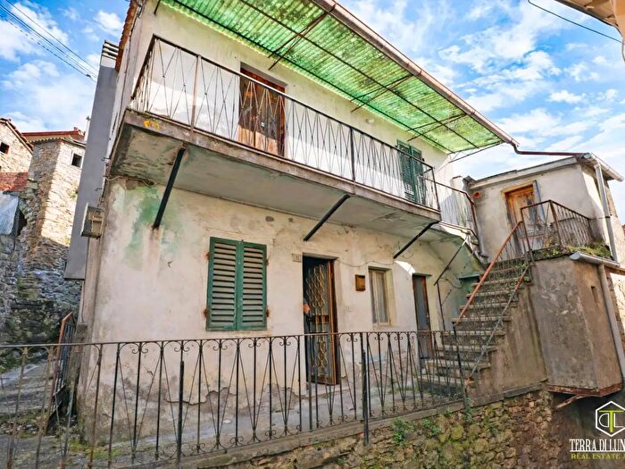 Casa con 11 locali in vendita in Torrano Valle, Pontremoli