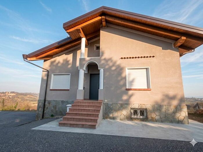 Casa con 5 locali in affitto in Borgata Laione, Centro, Montà