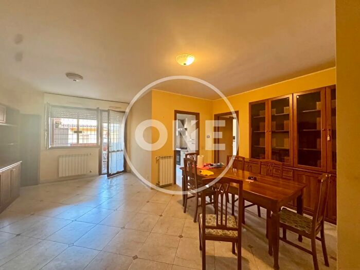 Appartamento trilocale in affitto in Via Poseidone, Roma