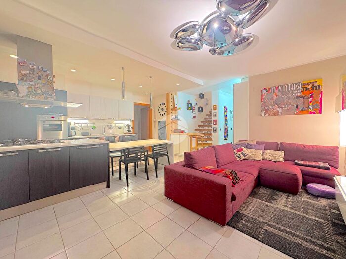 Appartamento quadrilocale in vendita in Via Bortolazzi, Castel DAzzano