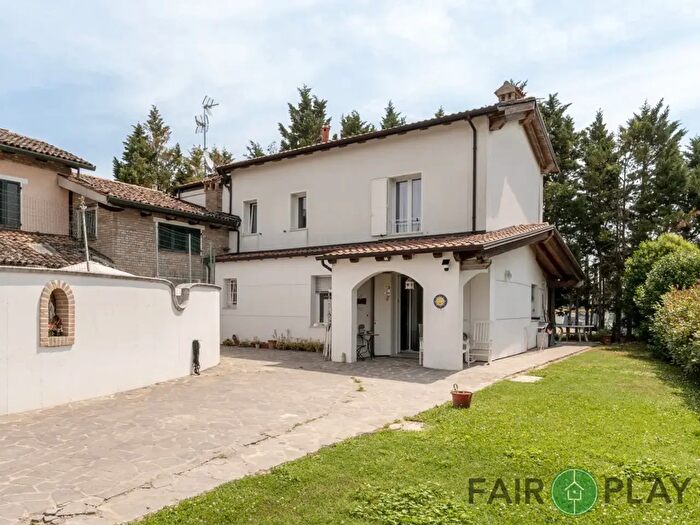 Casa con 6 locali in vendita in Via Rivalona, Russi