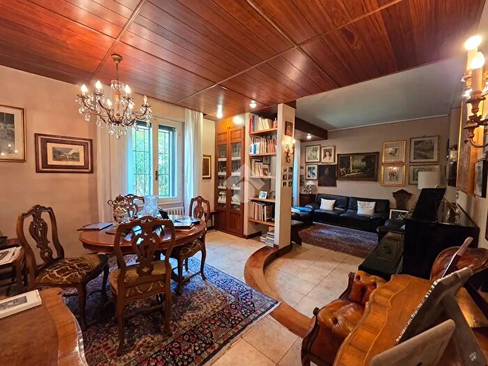 Casa con 10 locali in vendita in Via degli Stradelli Guelfi, Bologna