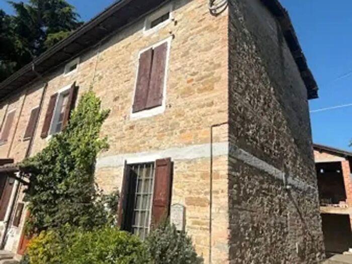 Casa con 5 locali in vendita in Tizzano Val Parma