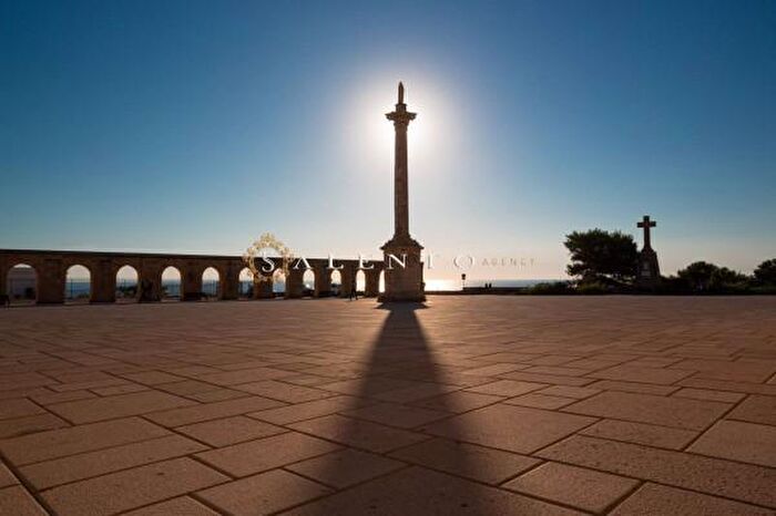 Casa con 6 locali in vendita in Lungomare Cristoforo Colombo c, Castrignano Del Capo