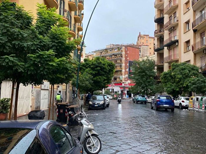 Appartamento trilocale in affitto in Viale Michelangelo, Vomero, Napoli