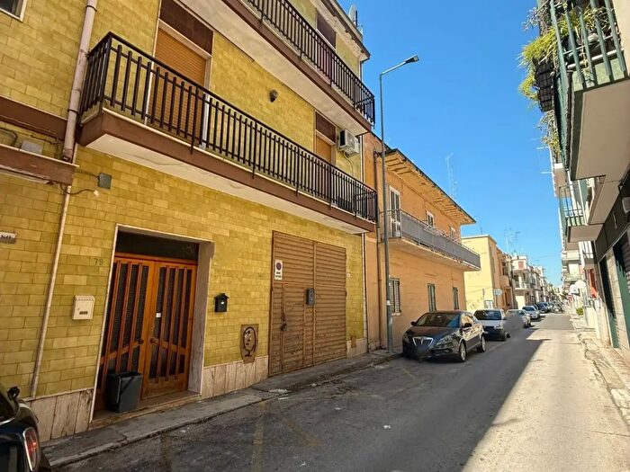 Appartamento trilocale in vendita in Via Enrico Cialdini, Massafra