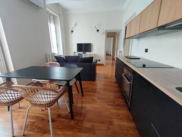 Appartamento trilocale in affitto in Corso di Porta Romana, Quadronno Crocetta, Milano