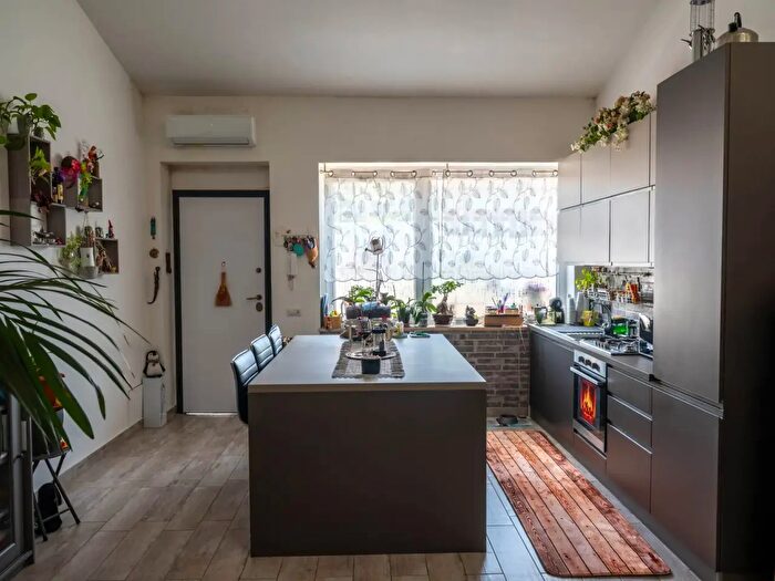 Casa trilocale in vendita in Viale Poggio dei Pini, Anguillara Sabazia