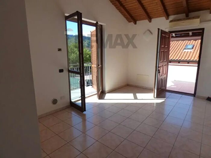Appartamento trilocale in vendita in Via Margorabia G, Montegrino Valtravaglia