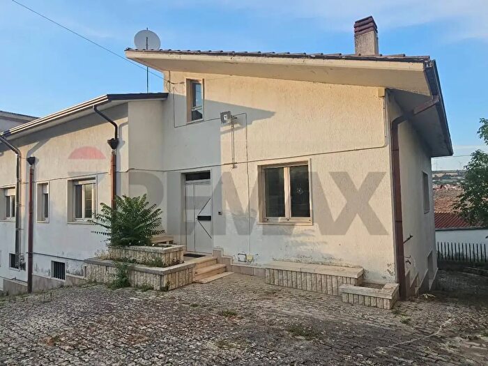 Casa con 20 locali in vendita in Via Perato Snc, Molinara