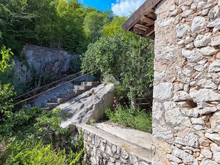 Casa quadrilocale in vendita in Via Borzolo, Nuvolento
