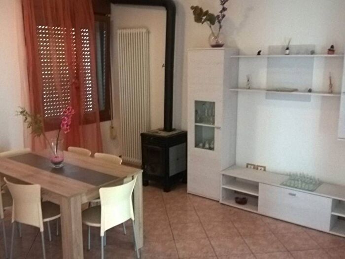 Casa con 6 locali in affitto in Via Trento, Centro, Rosà